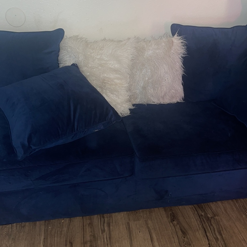 Couches - Picture 3 of 4